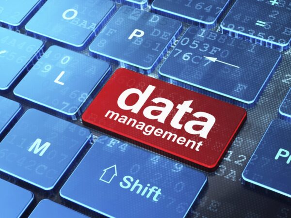 Realización de cambios en la estructura de tablas y creación de relaciones en bases de datos