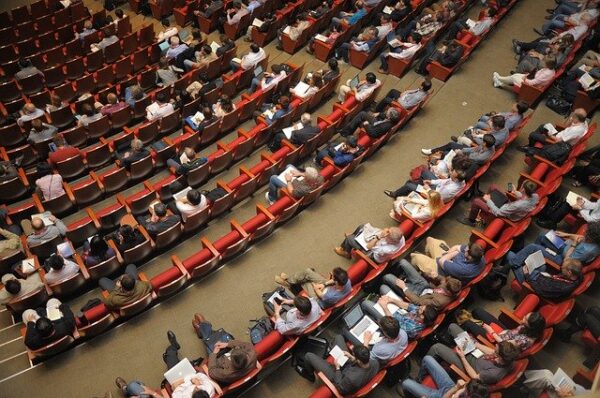 Oratoria y Discursos. Cómo Hablar en Público